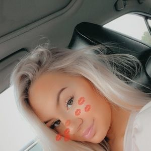 Meet your Posher, Dakota